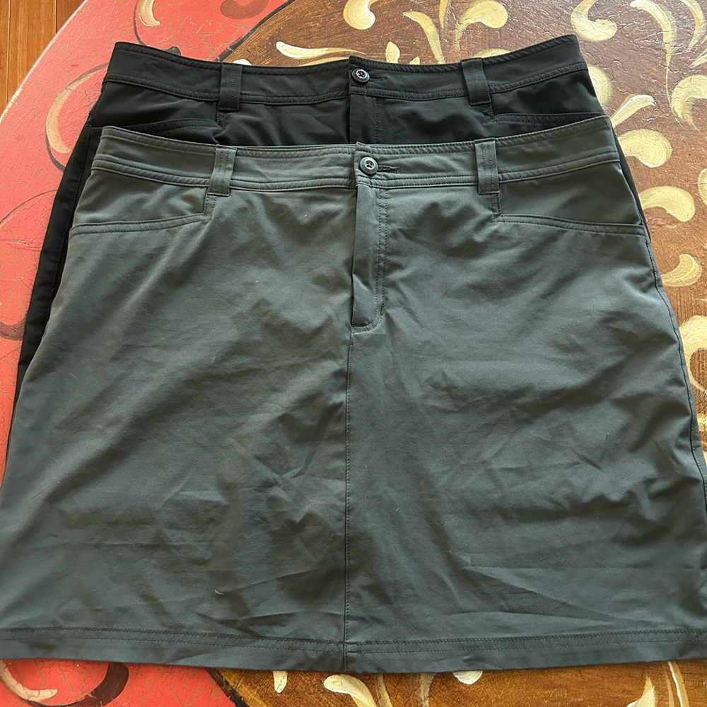 Eddie Bauer Black and Gray Skorts: Size 16